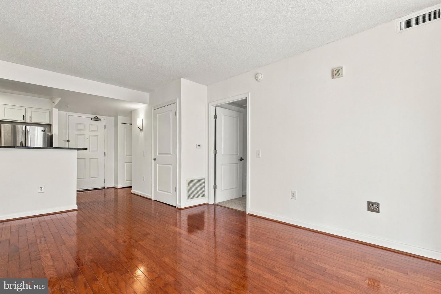 880 N Pollard St #406 Property Photo 9