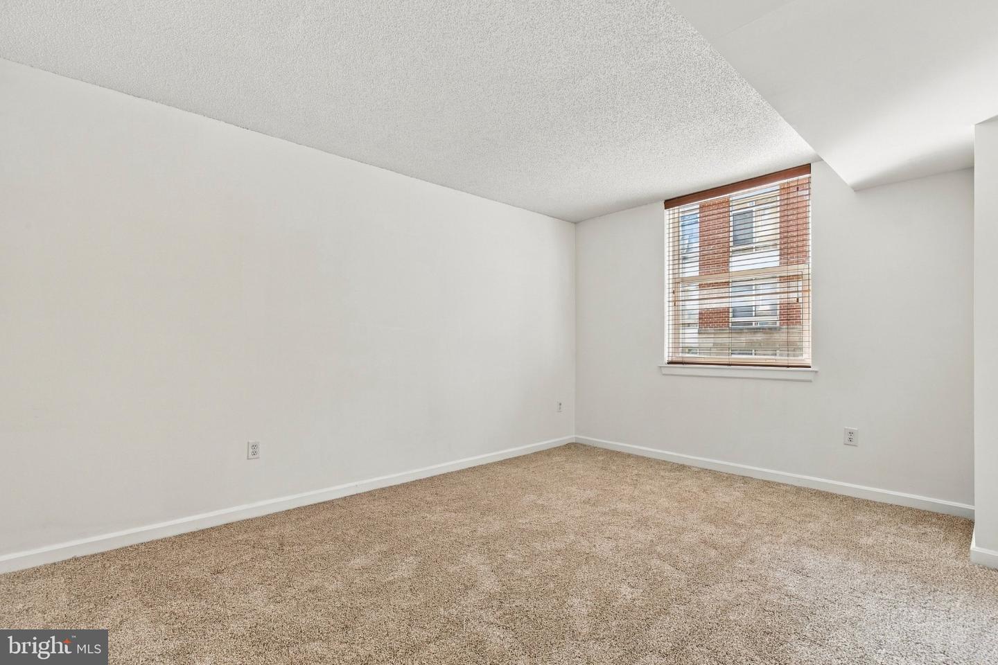880 N Pollard St #406 Property Photo 10