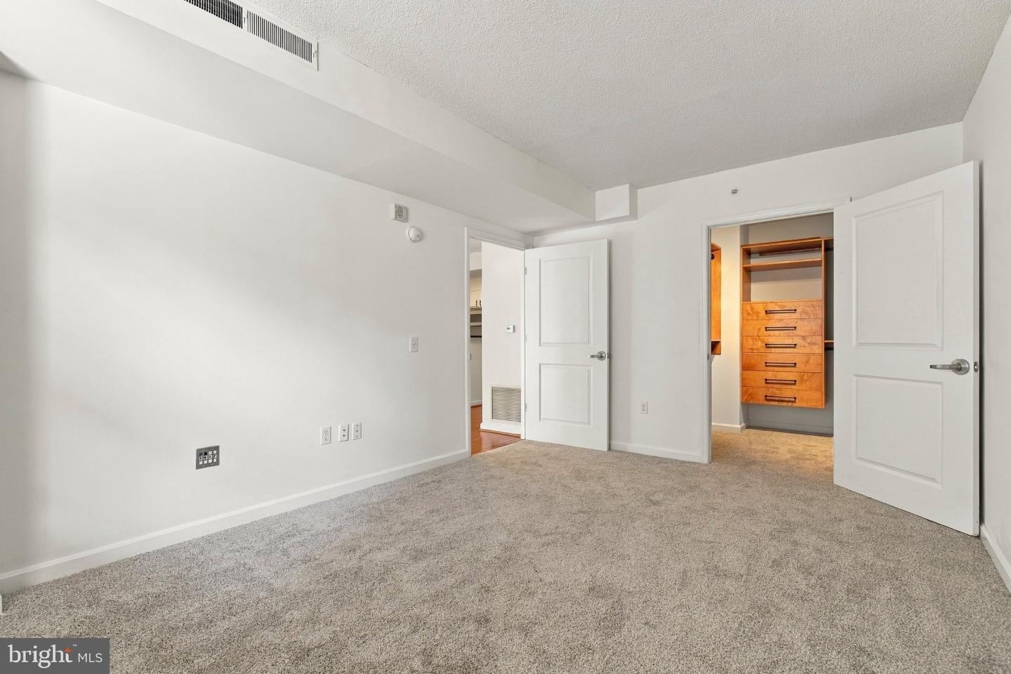 880 N Pollard St #406 Property Photo 12