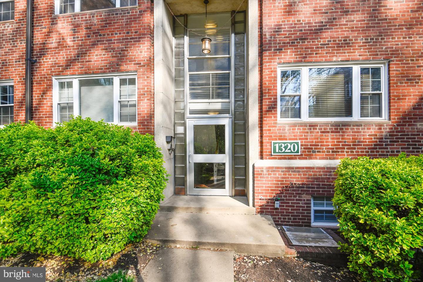 1320 FORT MYER DR #802 Property Photo 1