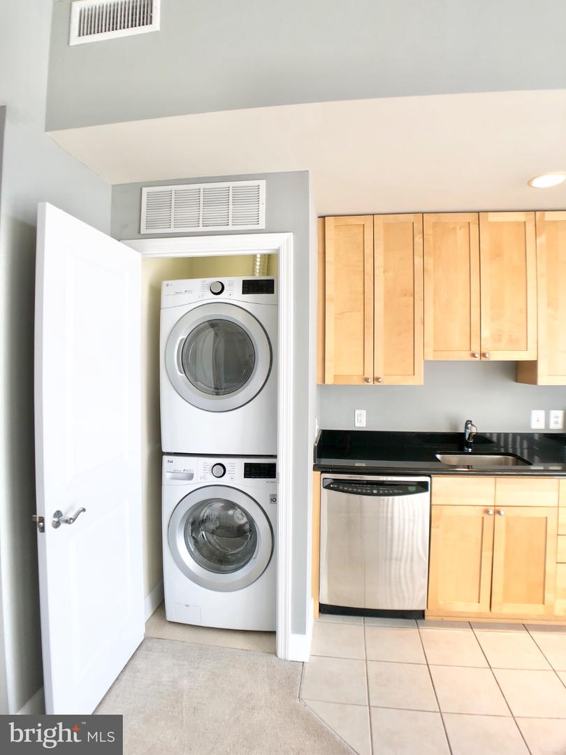 3600 S Glebe Rd #607w Property Photo 8