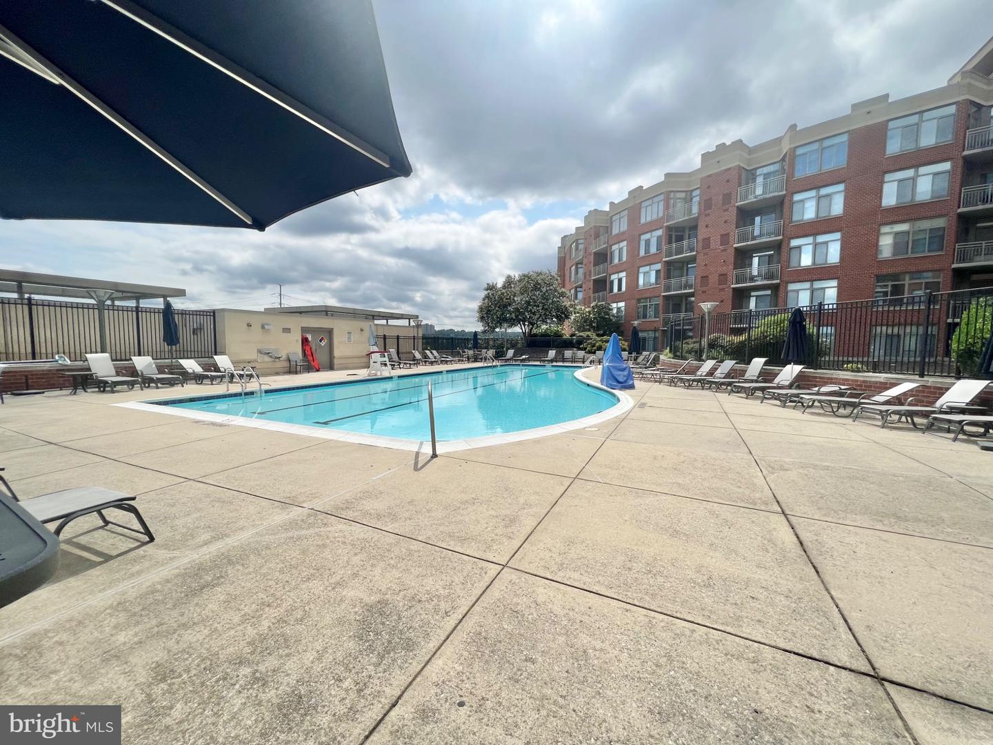 3600 S Glebe Rd #607w Property Photo 16