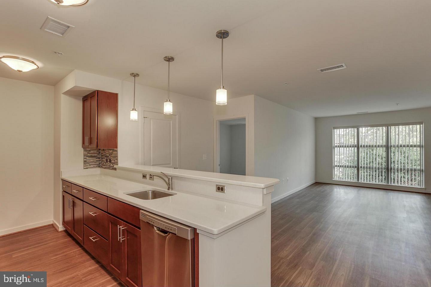 905 Jackson N #404 Property Photo 12