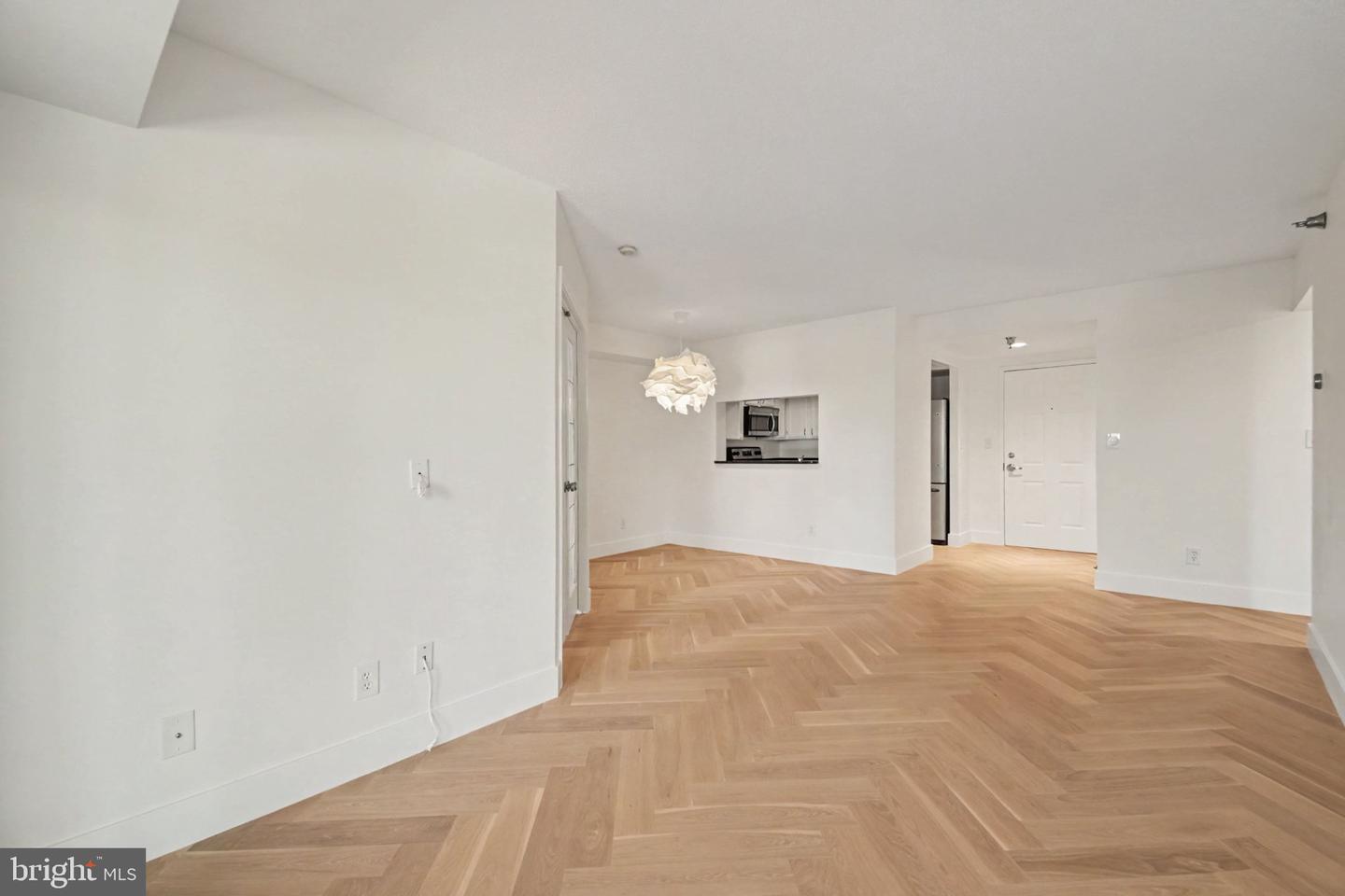 2400 Clarendon Blvd #415 Property Photo 3