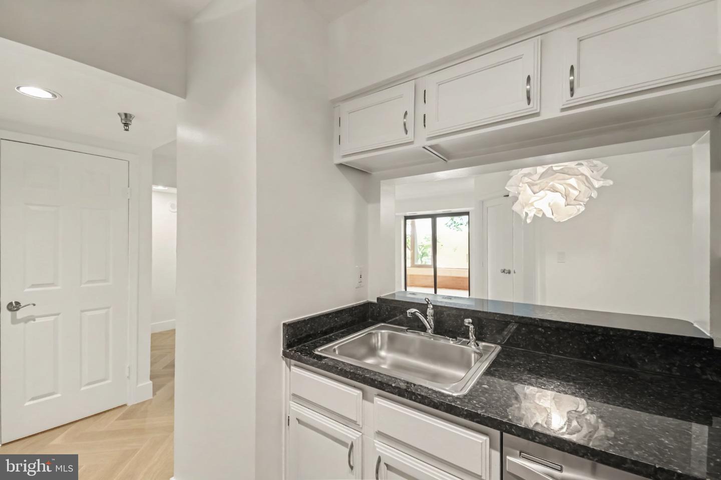 2400 Clarendon Blvd #415 Property Photo 8