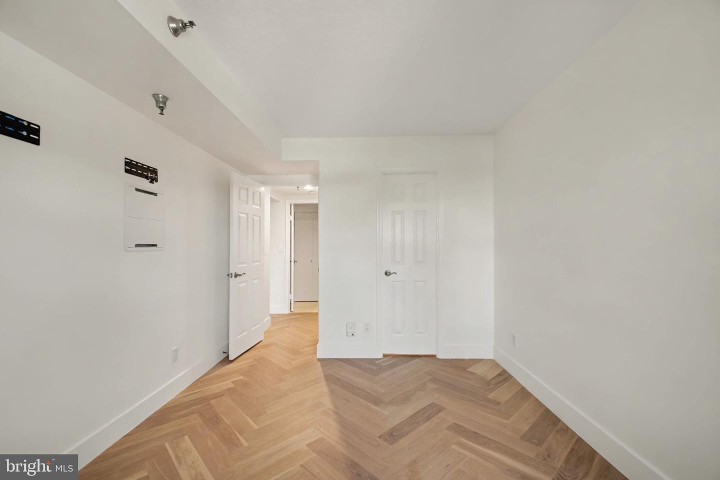 2400 Clarendon Blvd #415 Property Photo 9