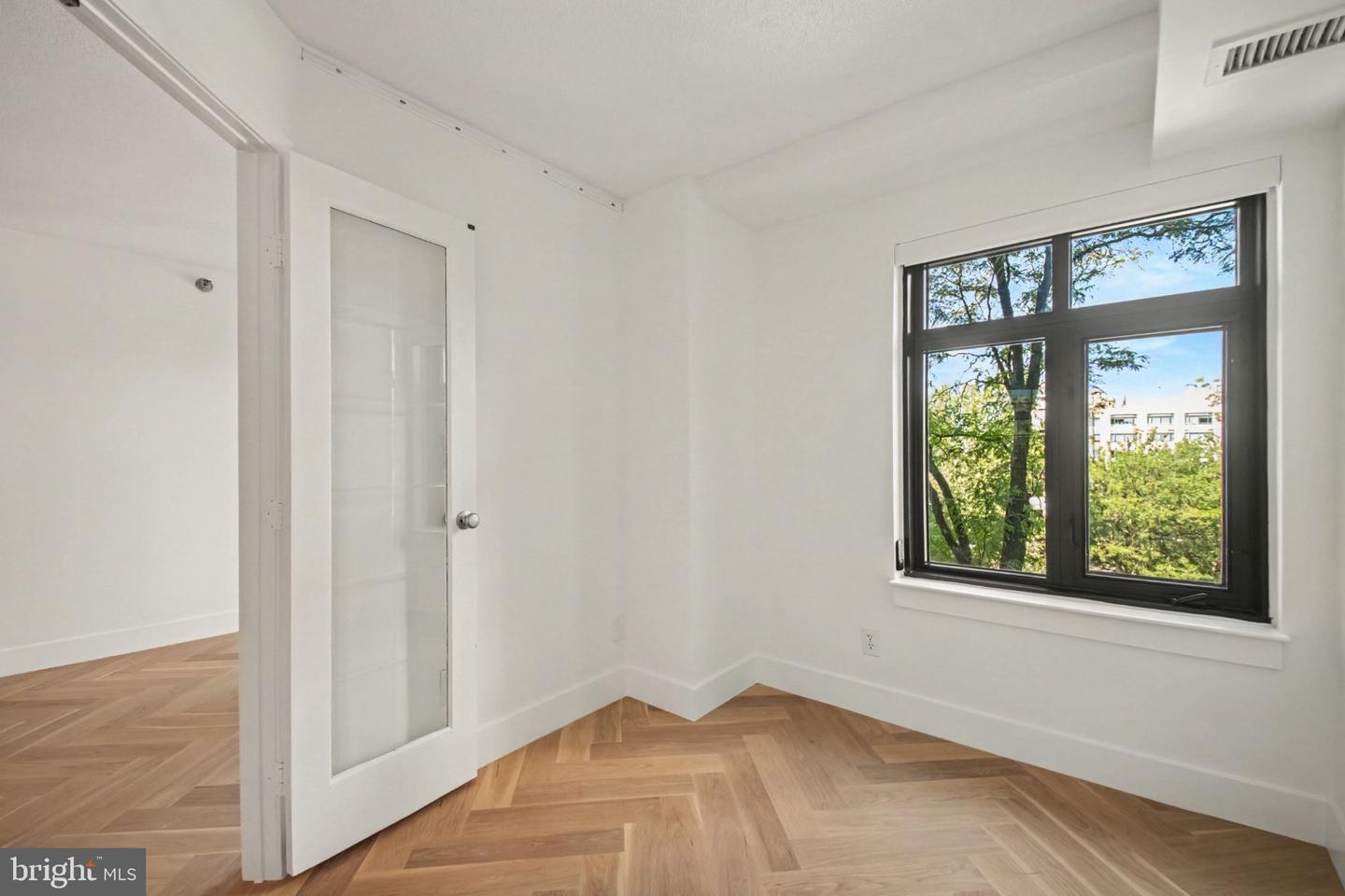 2400 Clarendon Blvd #415 Property Photo 12