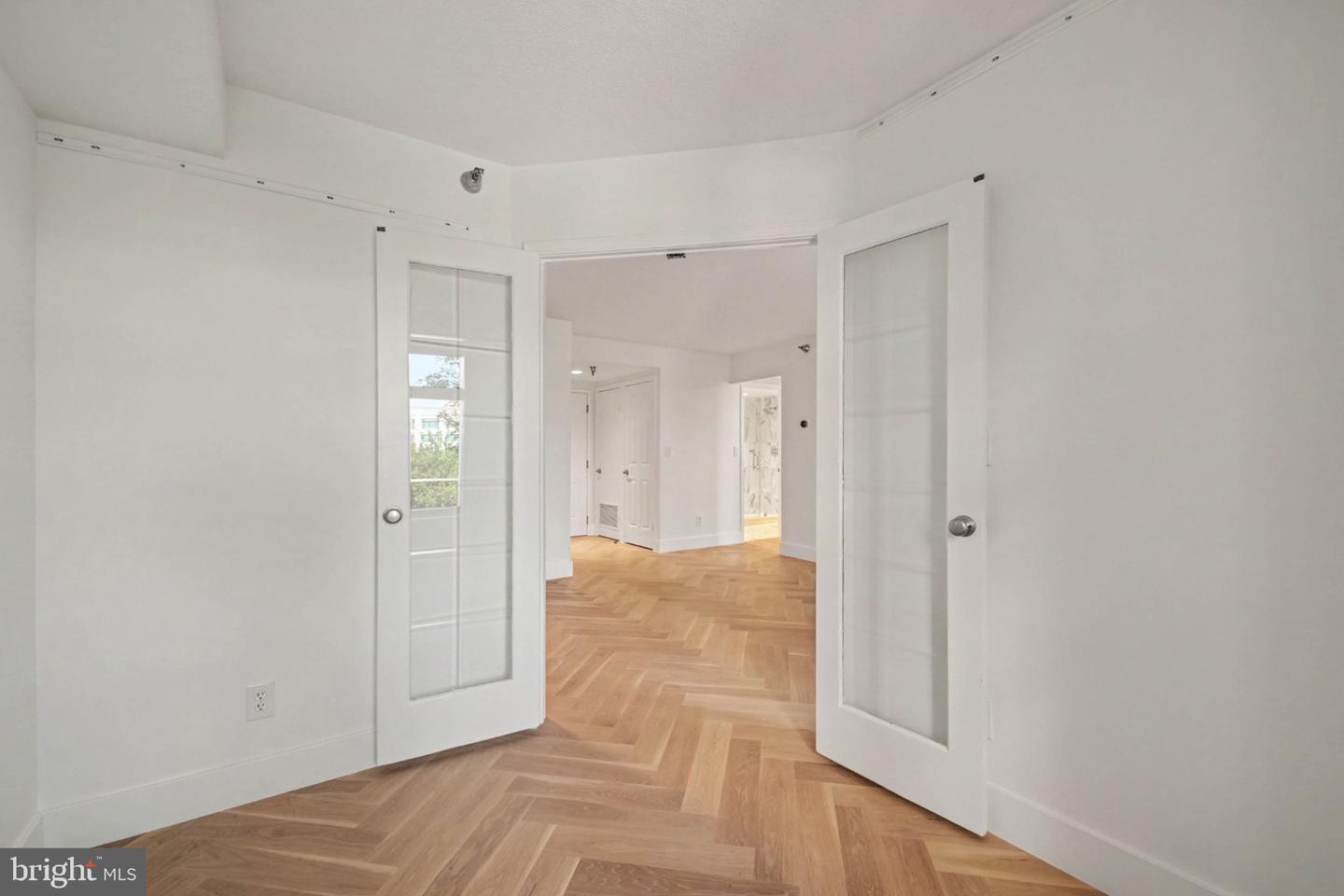 2400 Clarendon Blvd #415 Property Photo 13