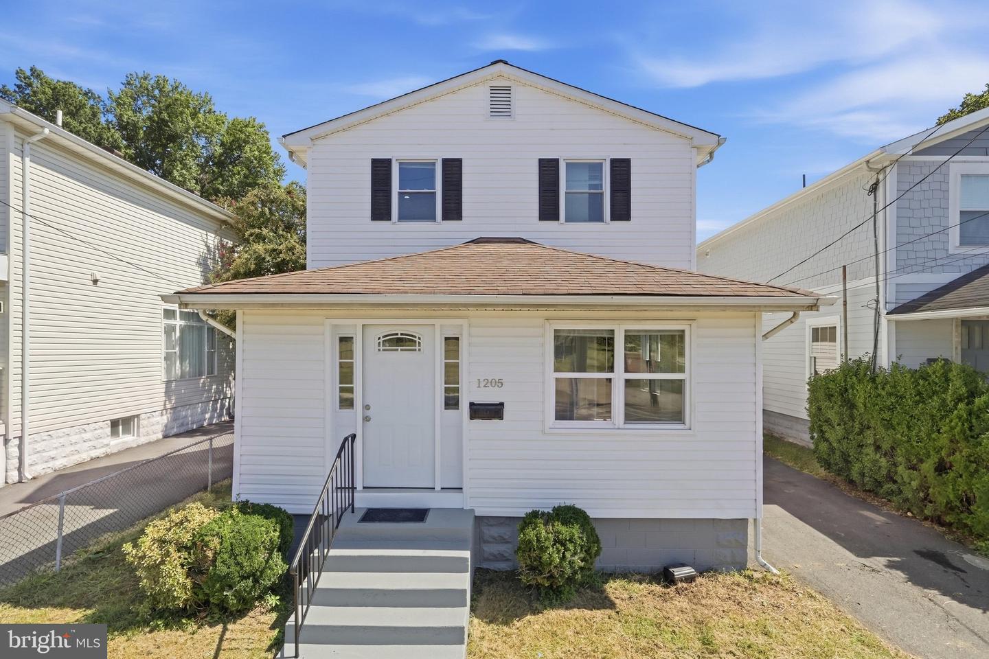 1205 Quincy St Property Photo 1