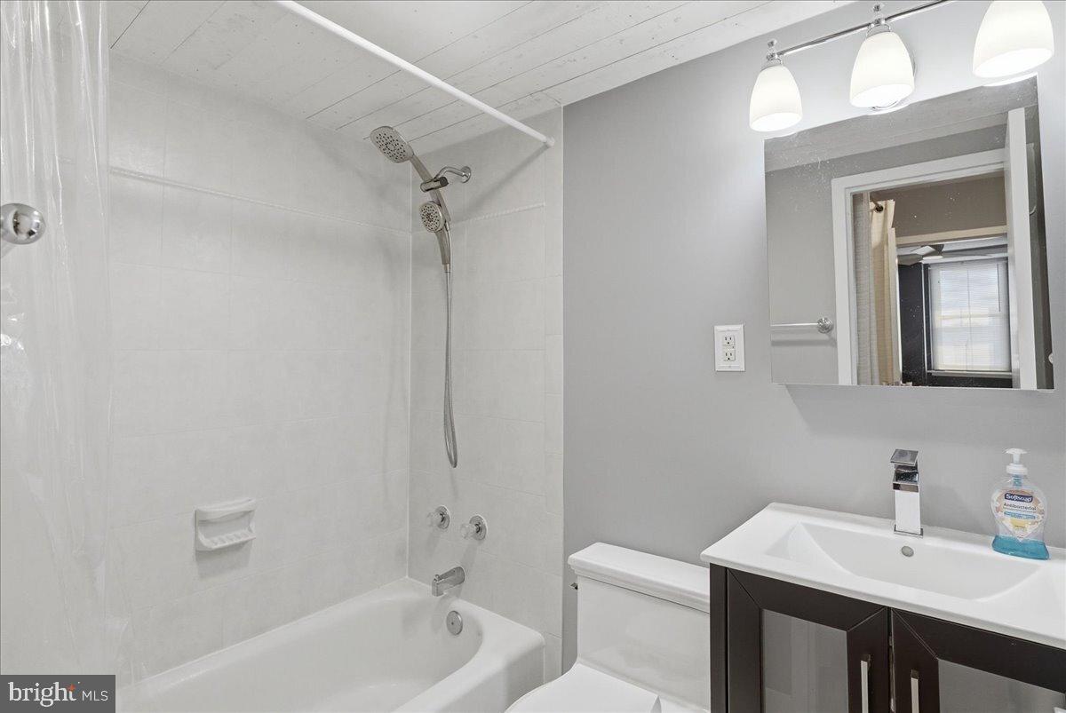 2030 N Adams St #1209 Property Photo 10