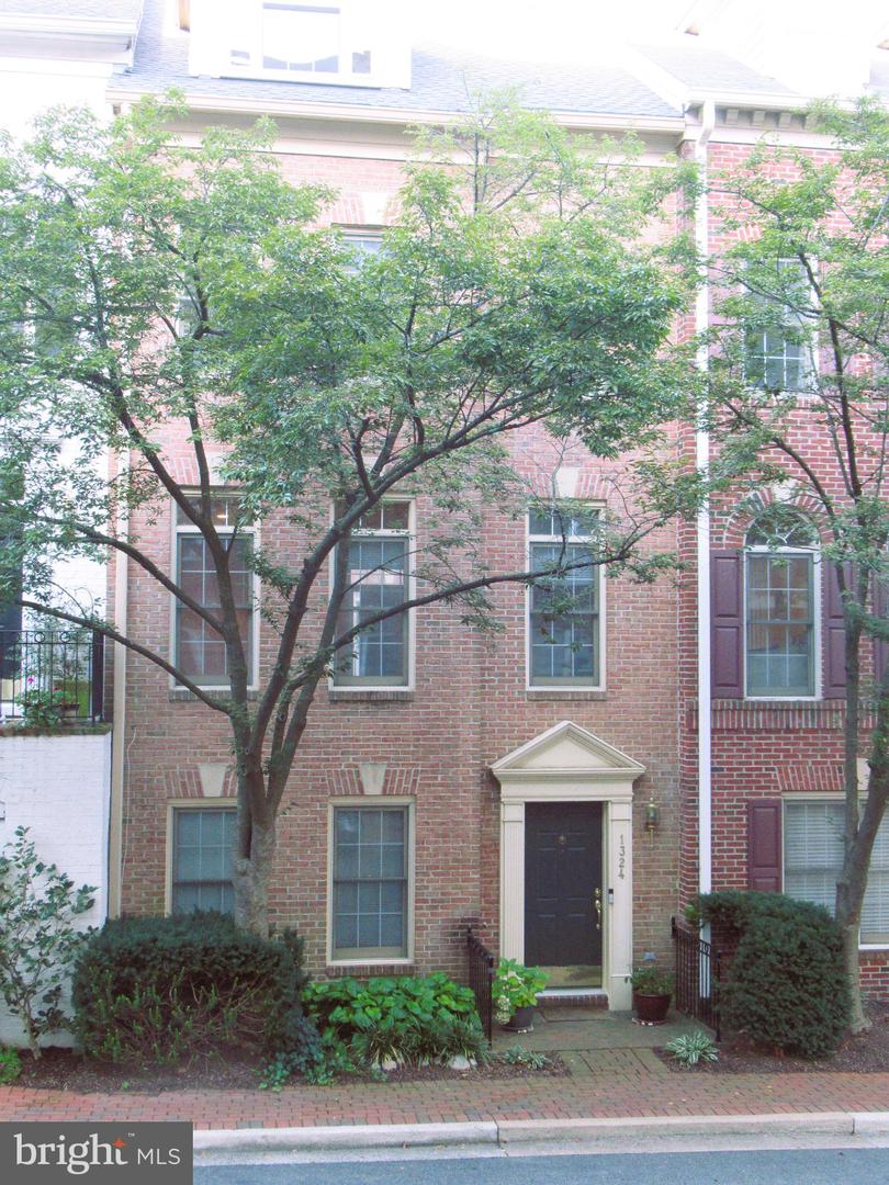 1324 ADAMS CT Property Photo 1