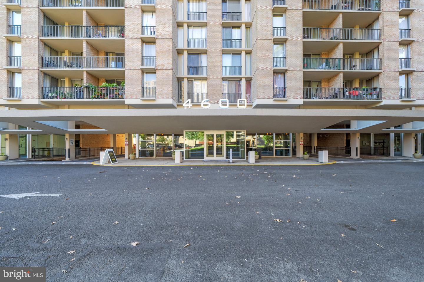 4600 S FOUR MILE RUN DR #423 Property Photo 1