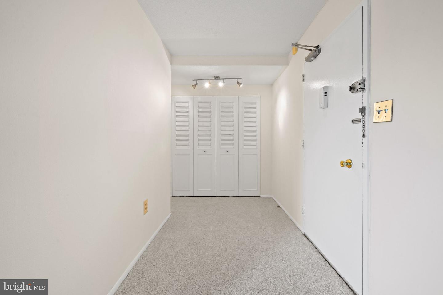4600 S Four Mile Run Dr #423 Property Photo 13