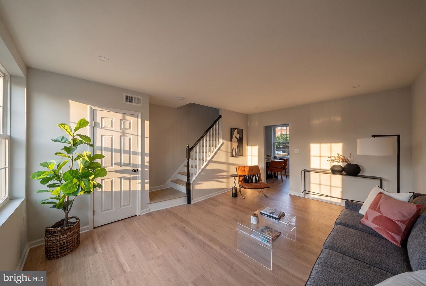 1400 S Edgewood St #521 Property Photo 10
