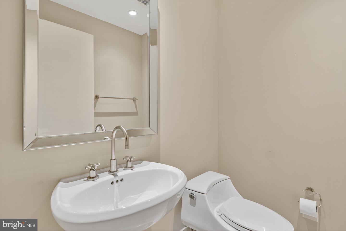 1881 N Nash St #1605 Property Photo 8
