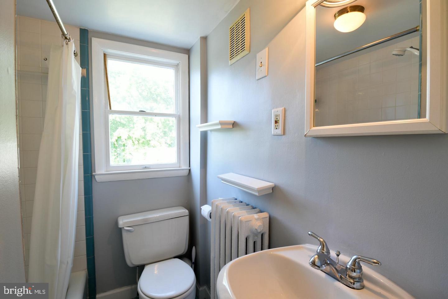 2112 N Edison St N Property Photo 5