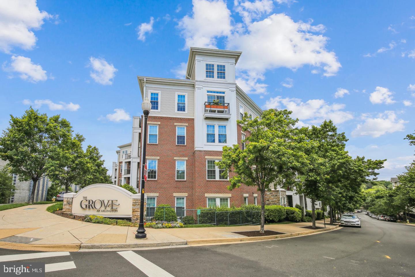 2465 Army Navy Dr #104 Property Photo 1