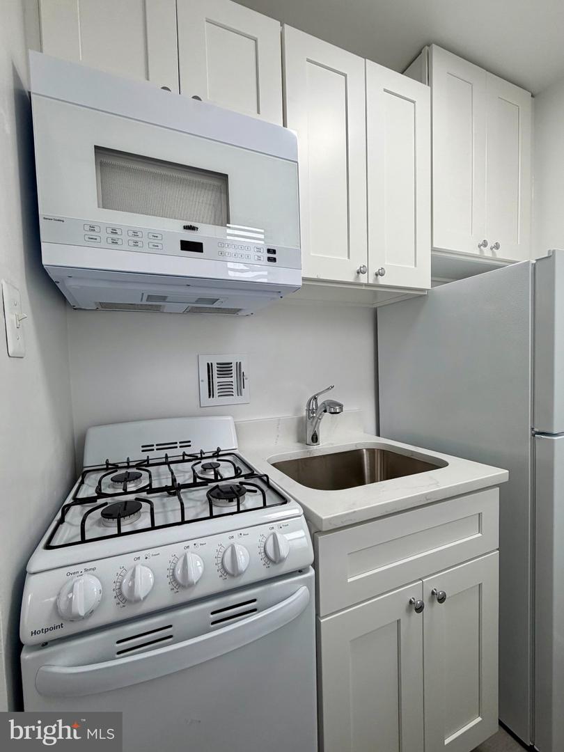 1111 Arlington Blvd #947 Property Photo 2