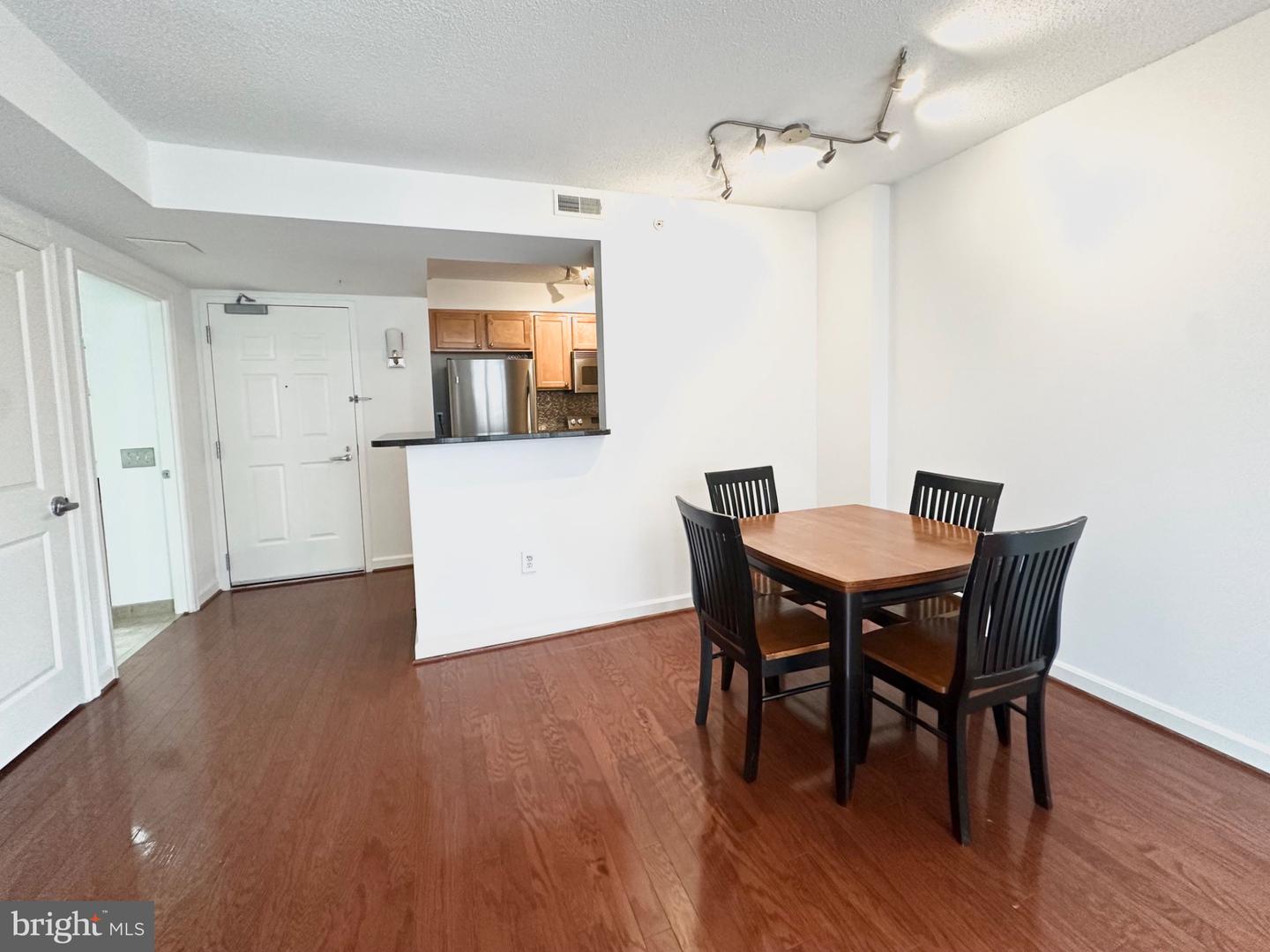 880 N Pollard St #826 Property Photo 2