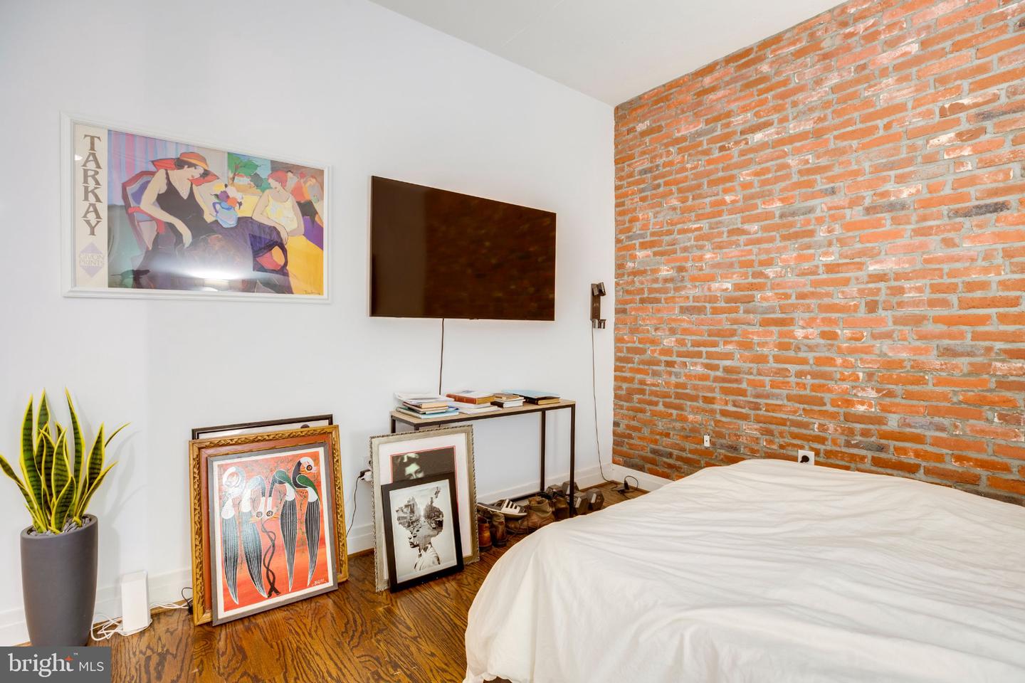 1205 N Garfield St #301 Property Photo 8