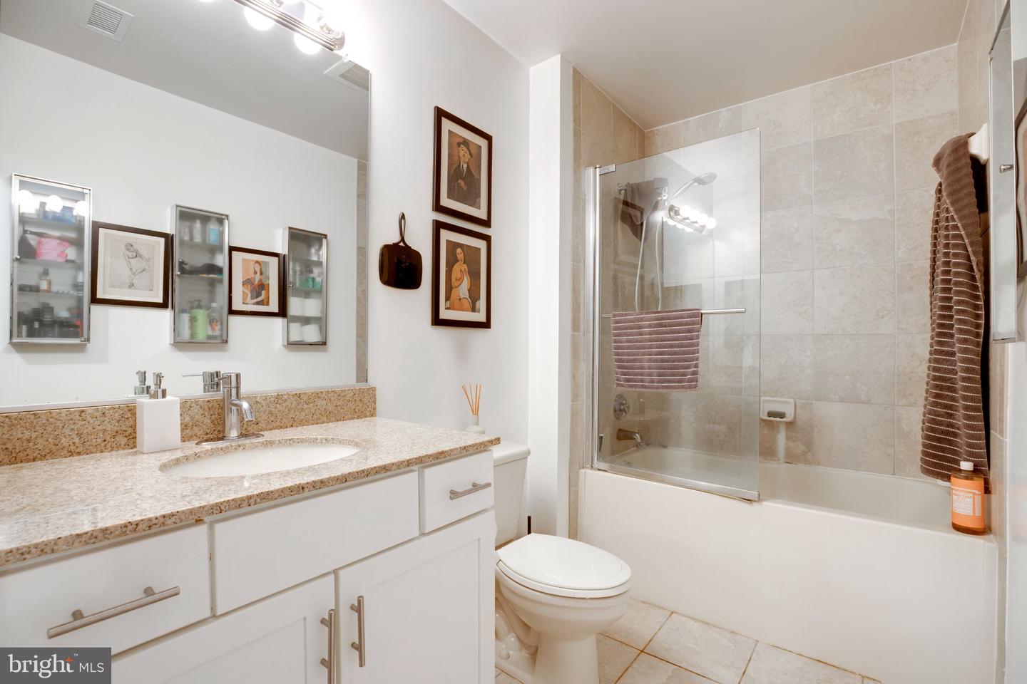 1205 N Garfield St #301 Property Photo 10
