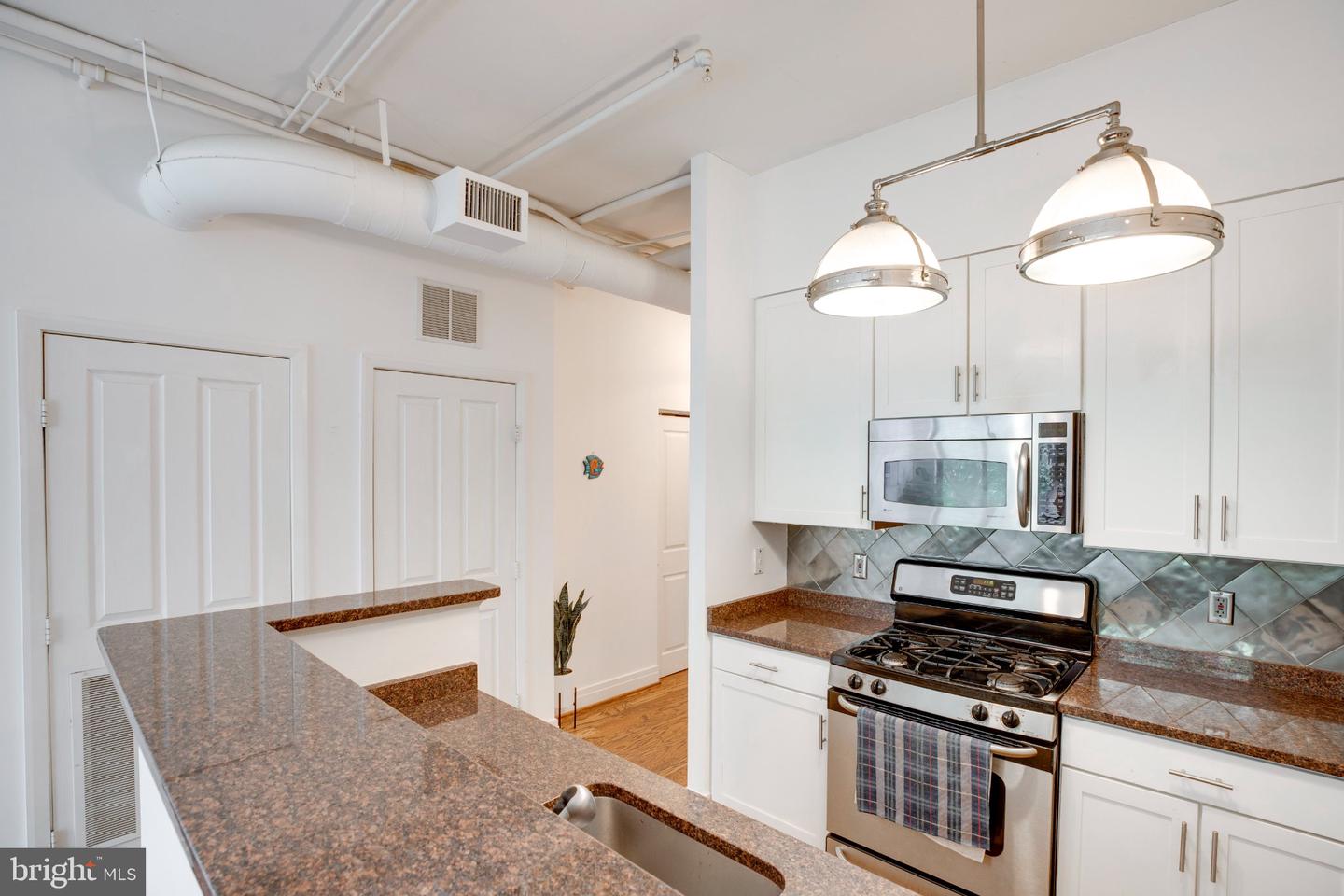 1205 N Garfield St #301 Property Photo 15