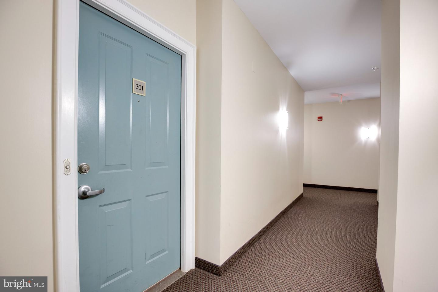 1205 N Garfield St #301 Property Photo 29
