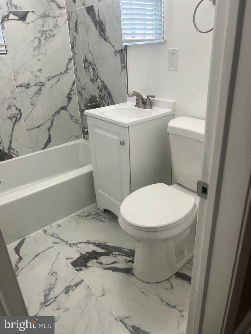 5720 Washington Blvd #4 Property Photo 8