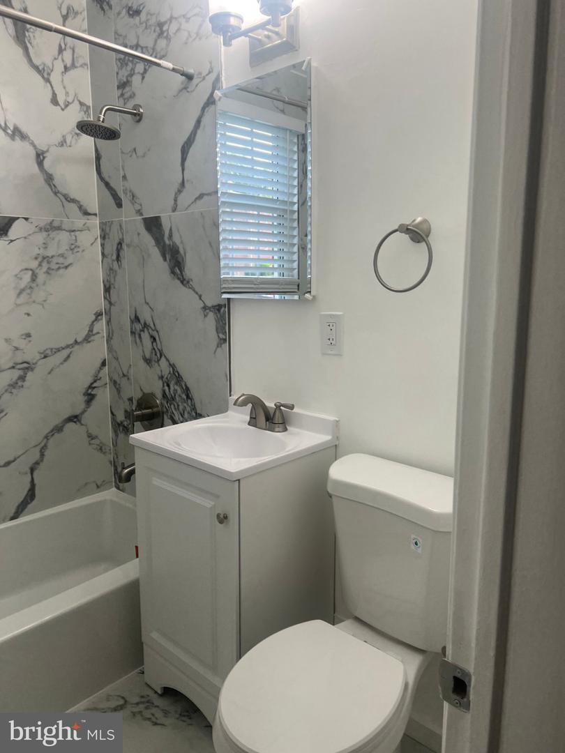 5720 Washington Blvd #4 Property Photo 9