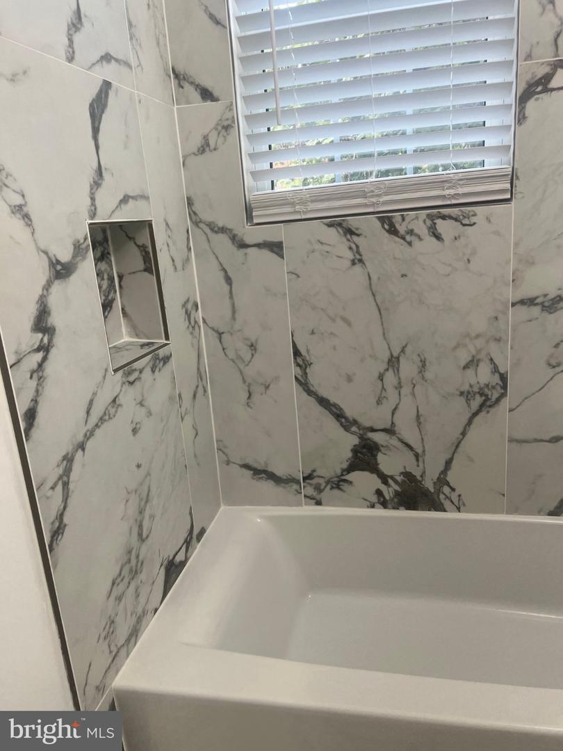 5720 Washington Blvd #4 Property Photo 12