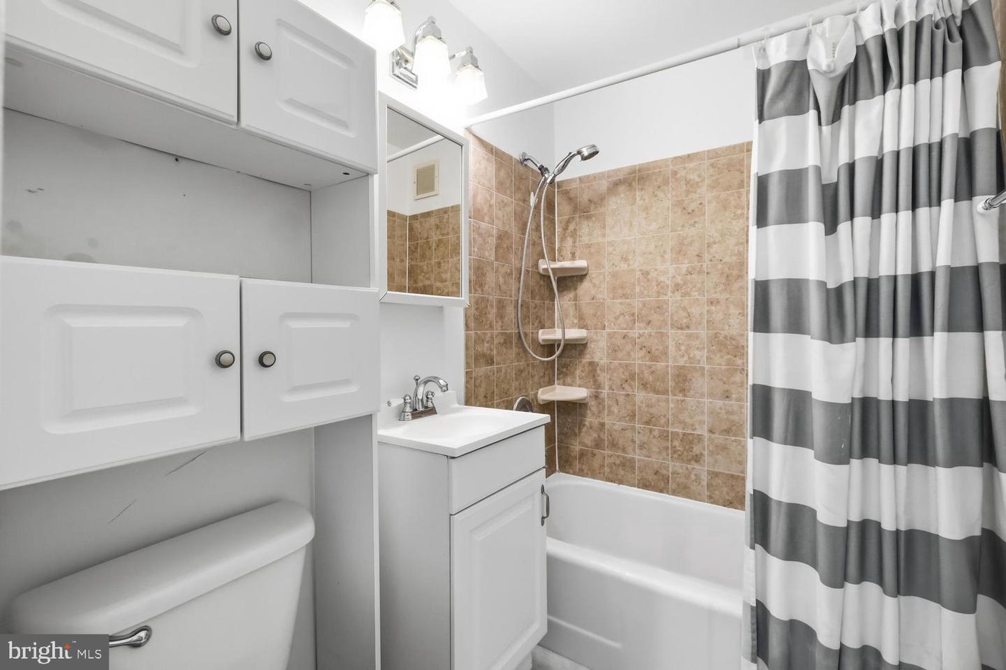 1121 Arlington Blvd #634 Property Photo 6