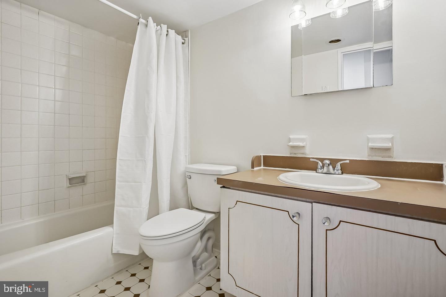 4600 S Four Mile Run Dr #629 Property Photo 6