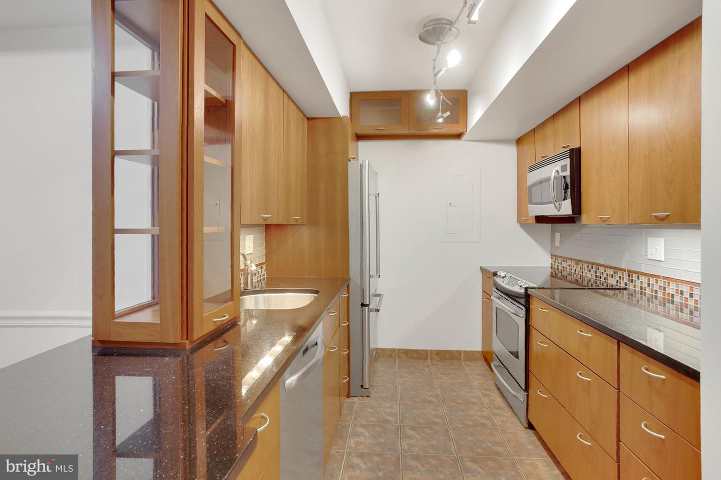 2400 Clarendon Blvd #516 Property Photo 2