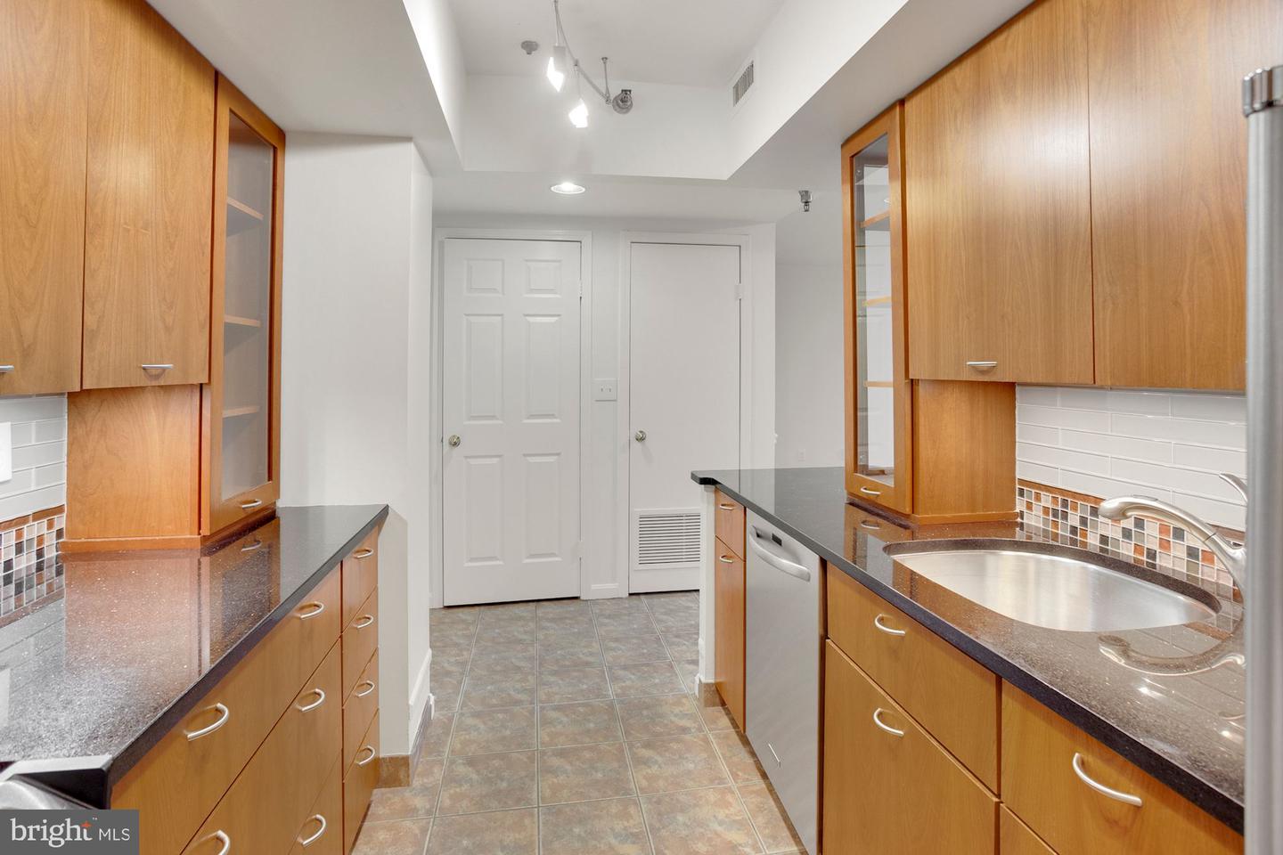 2400 Clarendon Blvd #516 Property Photo 3