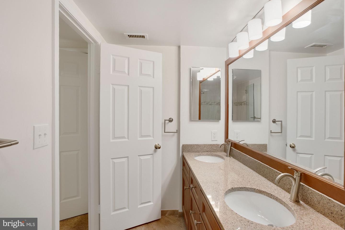 2400 Clarendon Blvd #516 Property Photo 6