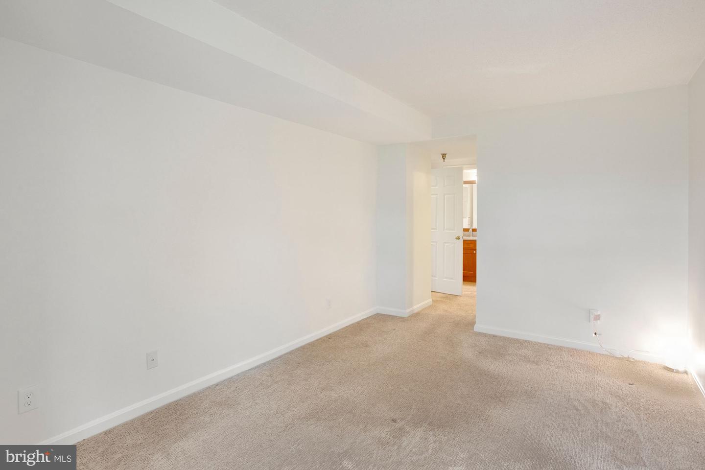2400 Clarendon Blvd #516 Property Photo 11