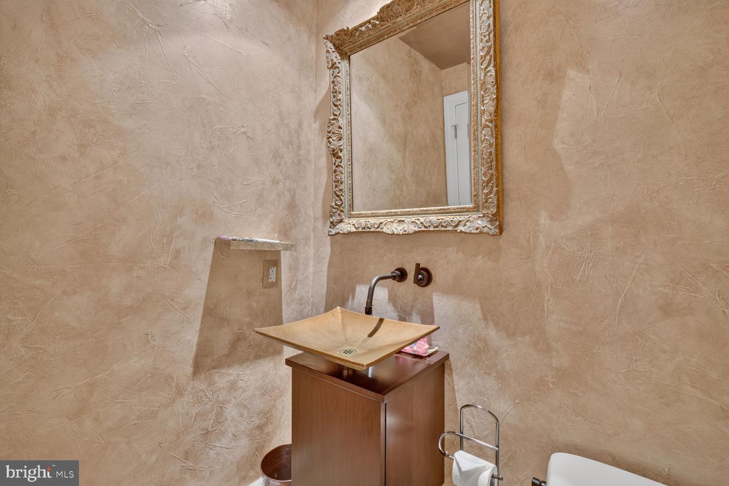 1881 N Nash St #711 Property Photo 4