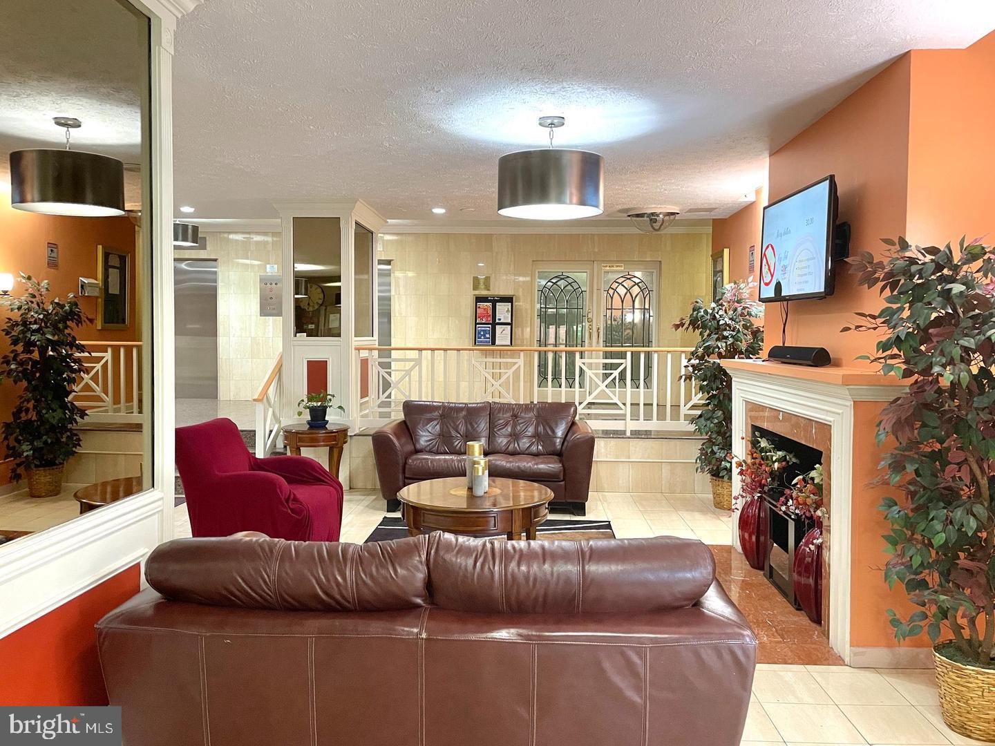 1021 Arlington Blvd #538 Property Photo 4
