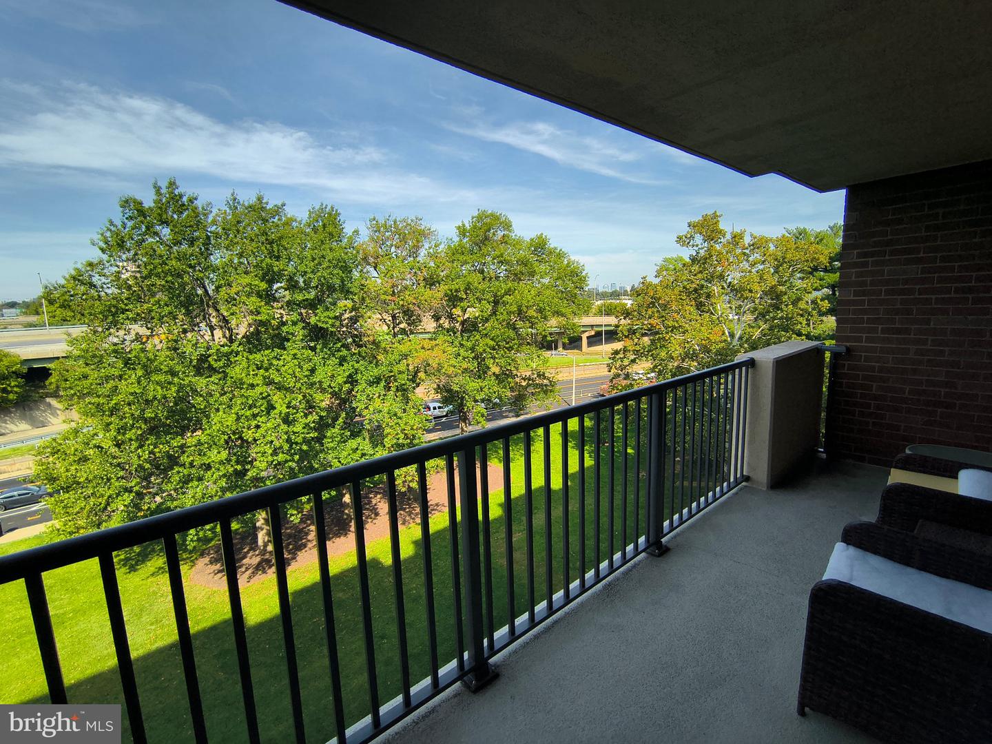 1300 Army Navy Dr #606 Property Photo 6