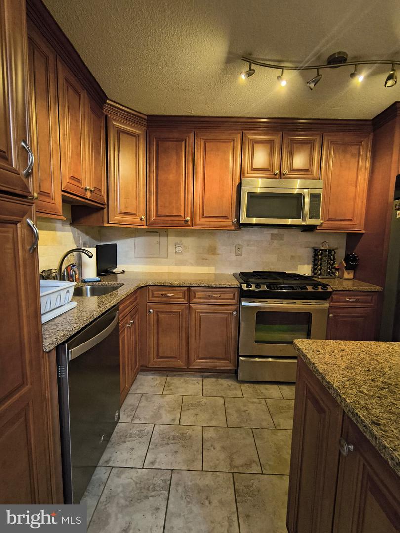1300 Army Navy Dr #606 Property Photo 7