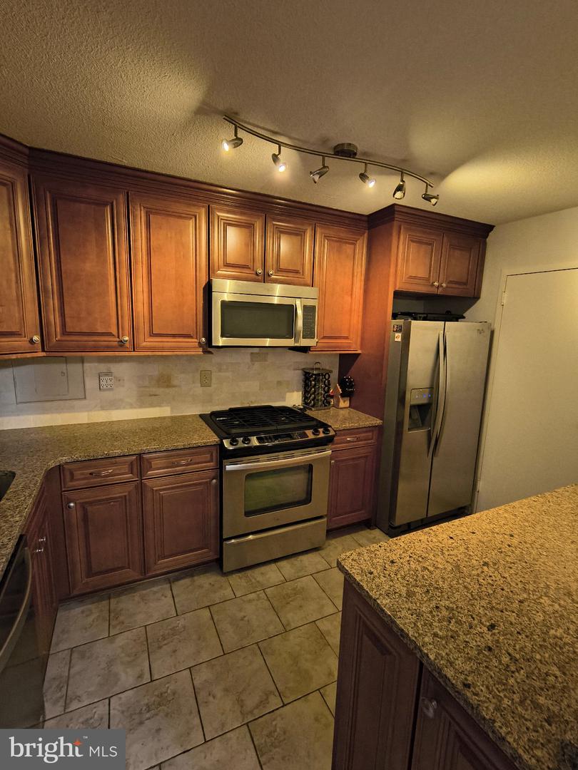 1300 Army Navy Dr #606 Property Photo 9