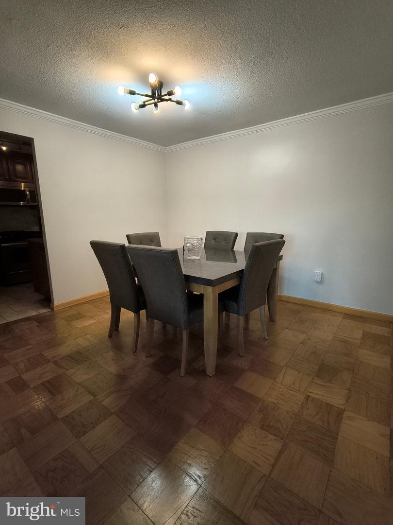 1300 Army Navy Dr #606 Property Photo 11