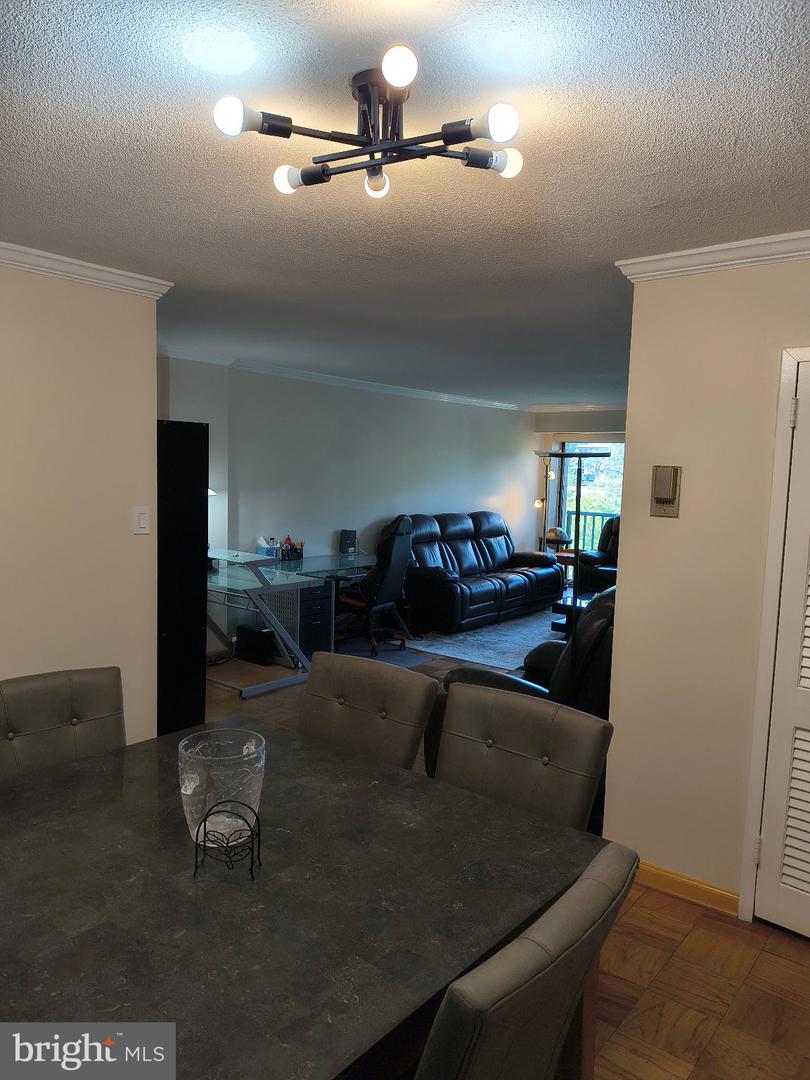1300 Army Navy Dr #606 Property Photo 12