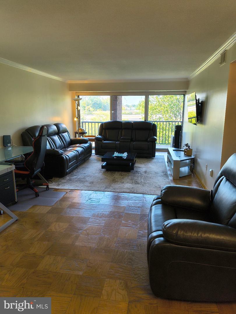 1300 Army Navy Dr #606 Property Photo 14