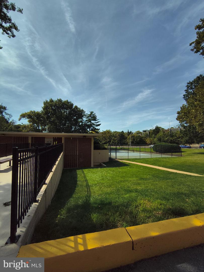 1300 Army Navy Dr #606 Property Photo 21