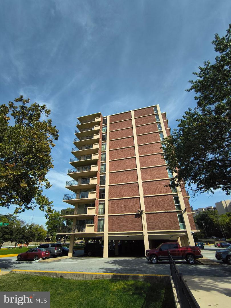 1300 Army Navy Dr #606 Property Photo 22