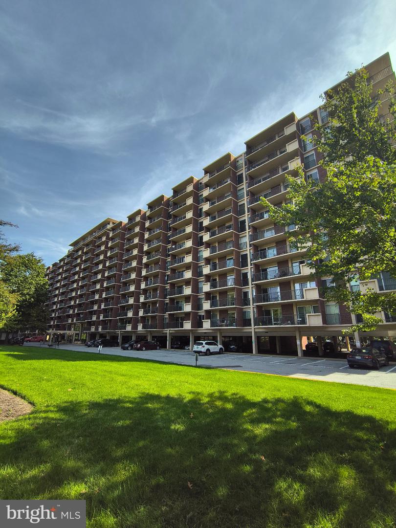 1300 Army Navy Dr #606 Property Photo 23