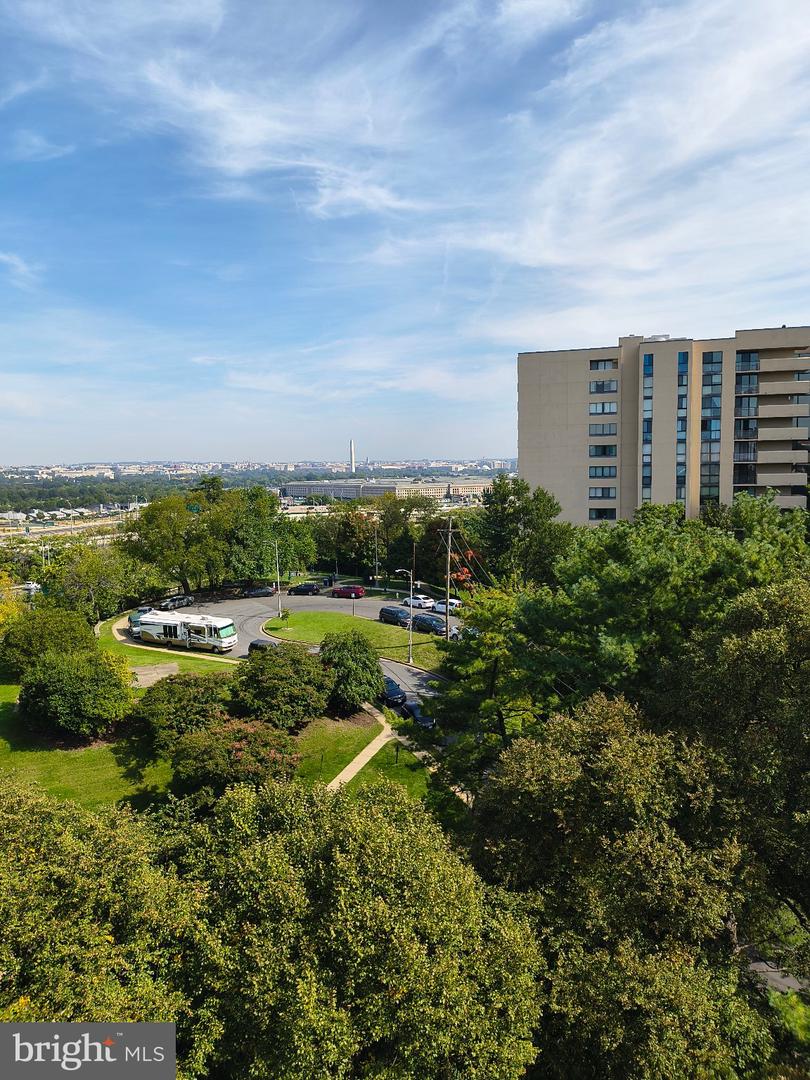 1300 Army Navy Dr #606 Property Photo 25