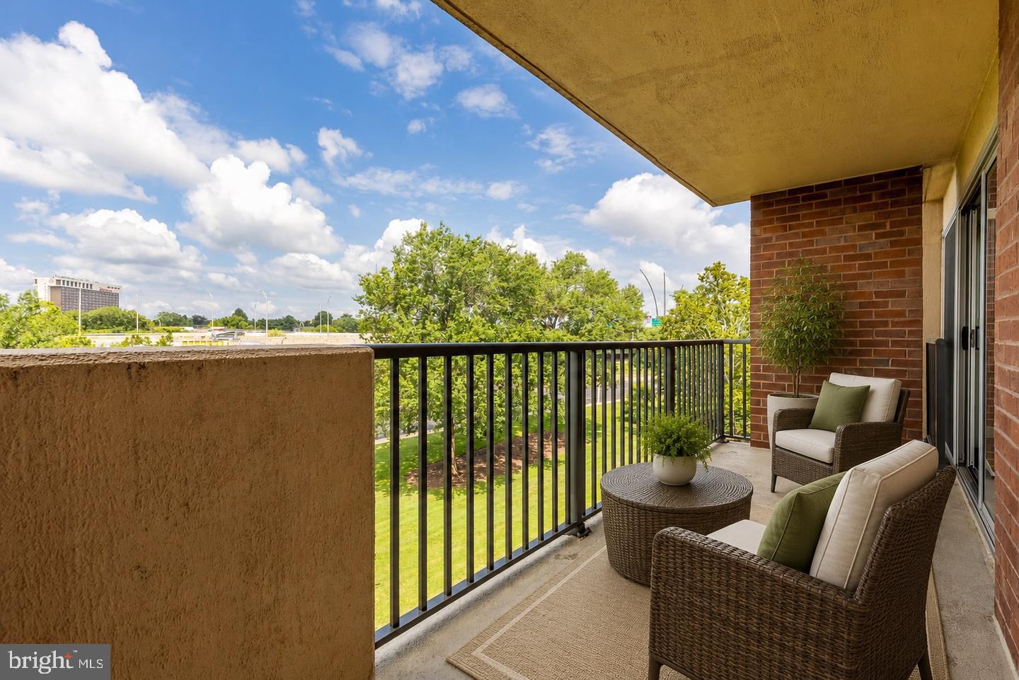 1300 Army Navy Dr #503 Property Photo 14