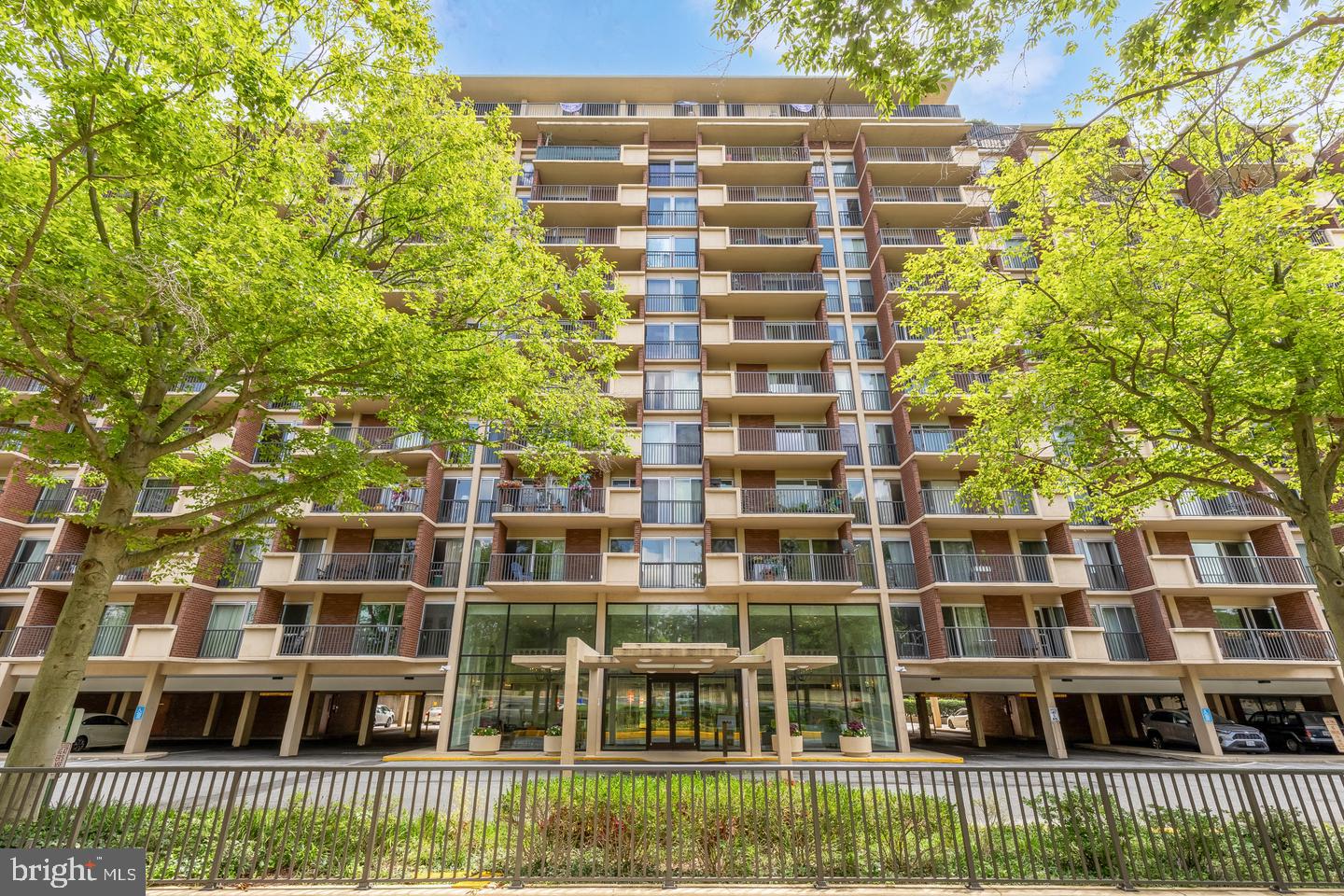 1300 Army Navy Dr #503 Property Photo 17